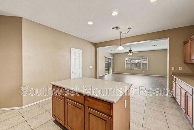 Building Photo - 2346 N Monticello Dr