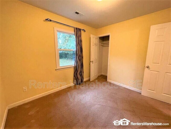 Building Photo - 500 Ashlawn Dr