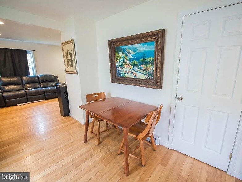 Building Photo - 604 Liberty St