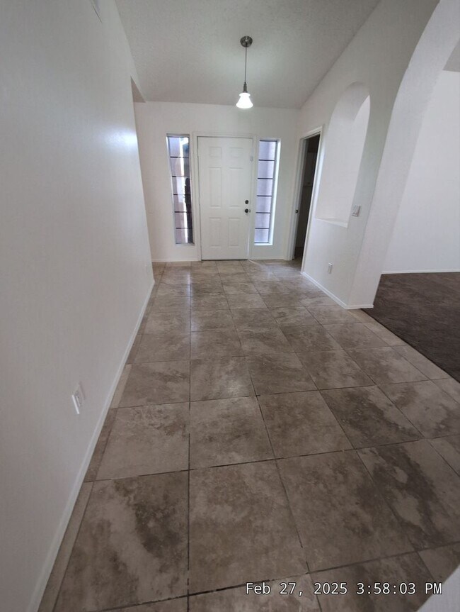 Building Photo - Welcome to your new cozy, immaculate and spacious home!