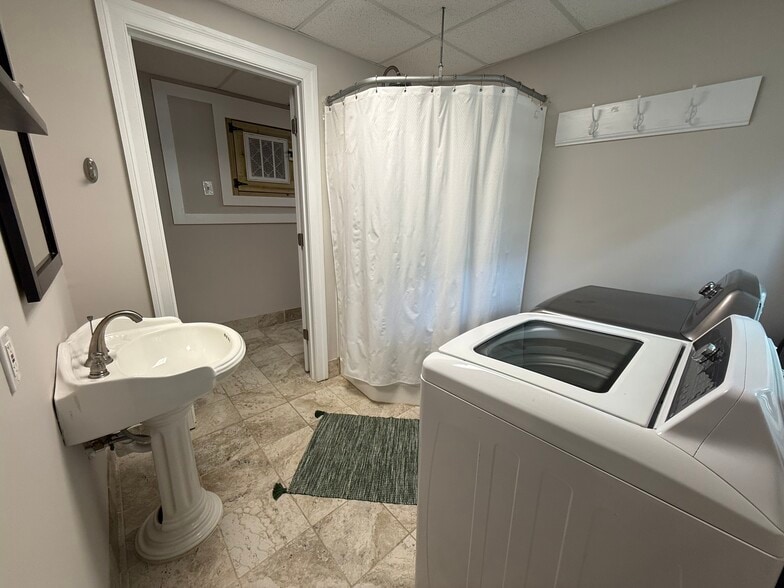 Building Photo - 327 Braehead Dr