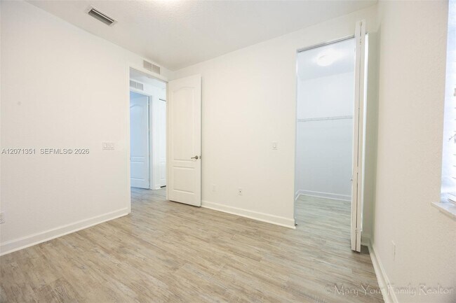 Building Photo - 3841 Aspen Leaf Dr