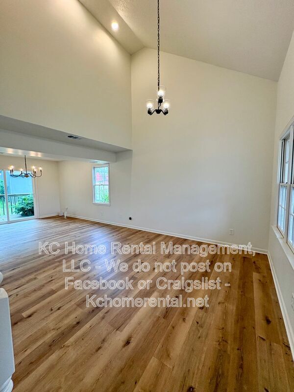 Building Photo - 307 E Main St