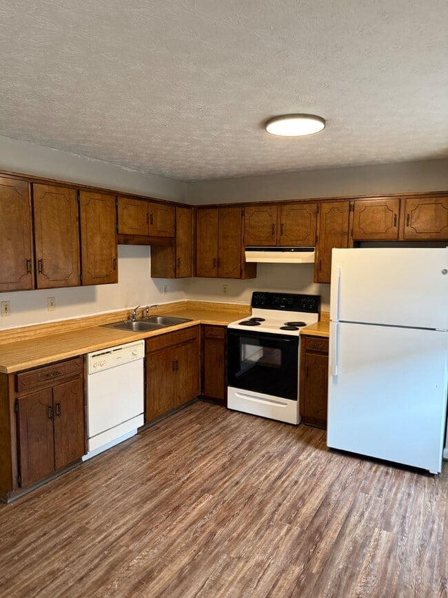 Building Photo - 907 Ivan Dr SW