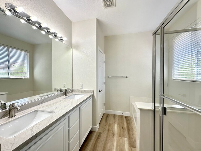 Building Photo - Granite Peaks At Summerlin