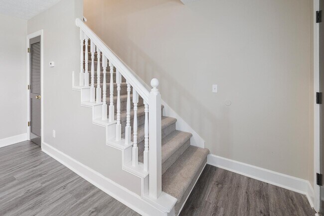 Building Photo - 4071 Hidden Hollow Dr