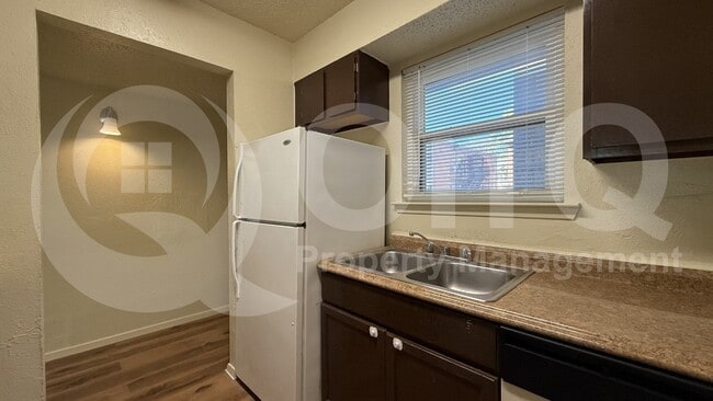 Building Photo - 410 Bryan St