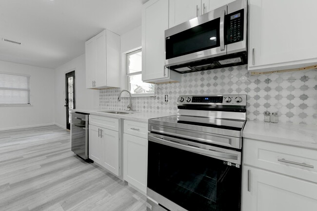 Building Photo - 5620 Signal Point