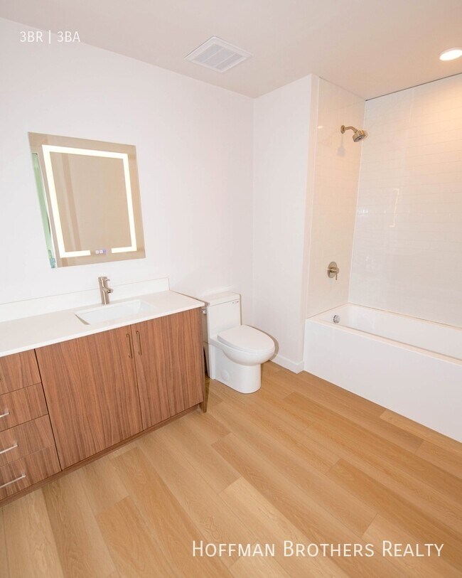 Building Photo - 2853 West Blvd