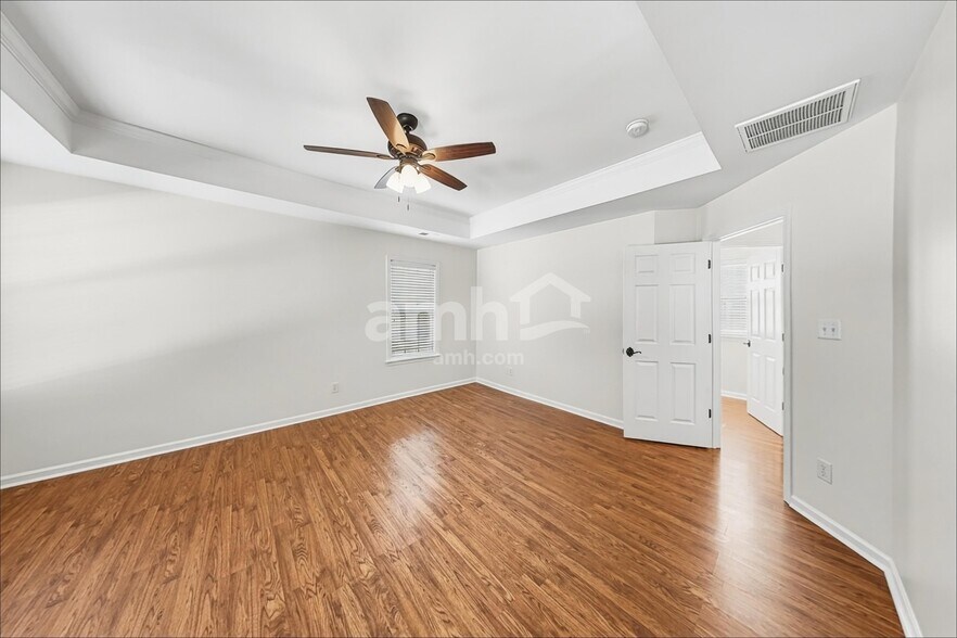 Building Photo - 227 Mott Rd