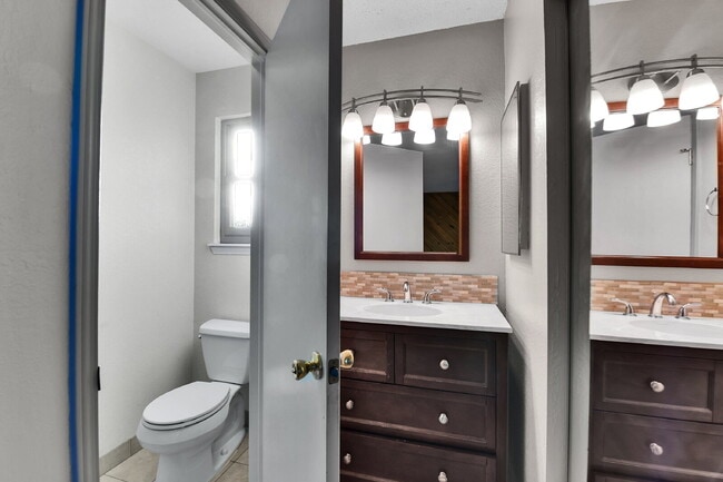 Building Photo - $2,795 - 3 Bed, 2.5 Bath Home in Broomfiel...