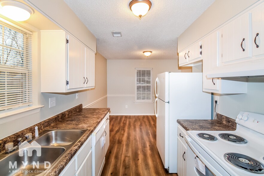 Building Photo - 6340 Greenbriar Dr