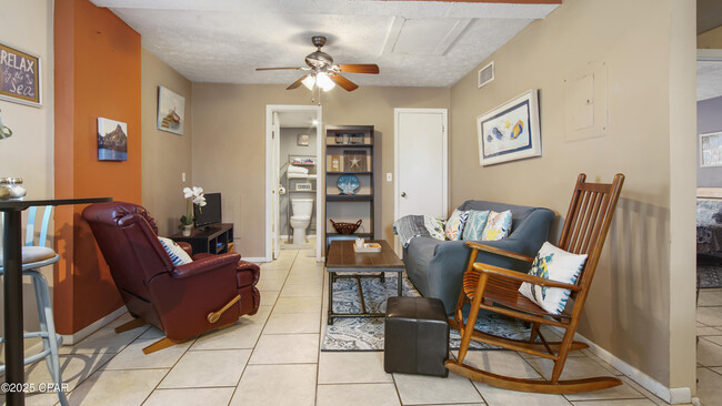 Building Photo - 513 Lantana St