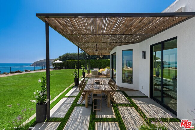 Building Photo - 28926 Cliffside Dr