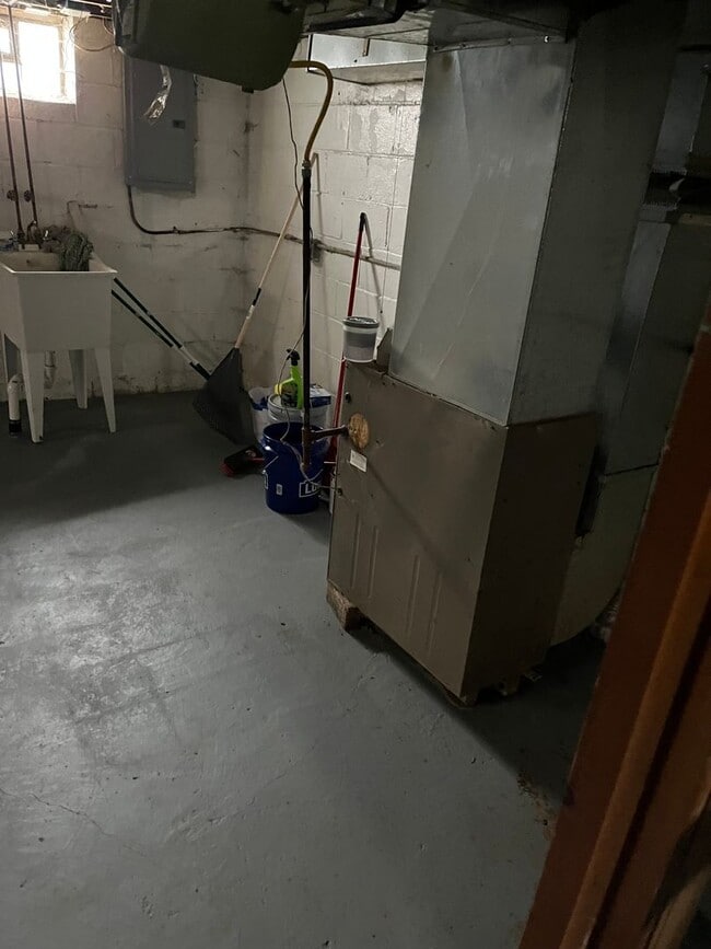 Building Photo - 3 bed/ 1 Bath