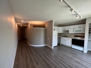 Building Photo - 124 Beech St