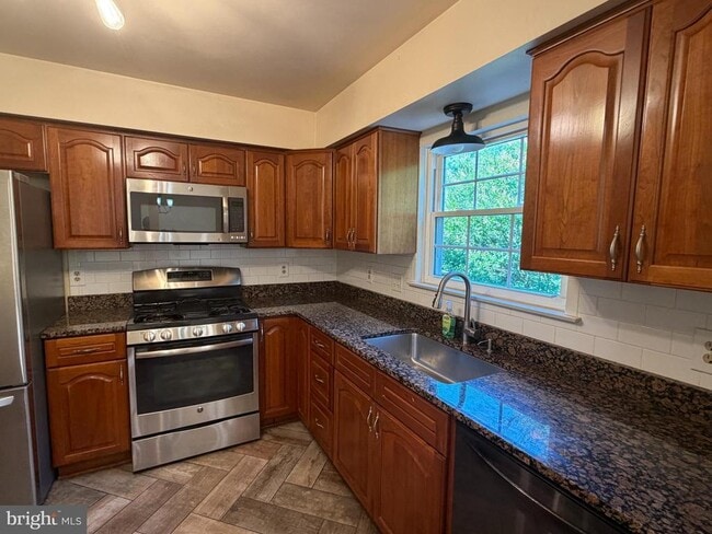 Building Photo - 13480 Foxlease Ct