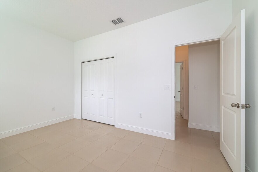 Building Photo - 602 Madrid Dr