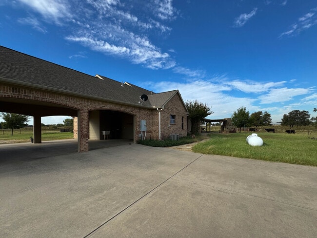 Building Photo - 1559 E Blackjack Rd E