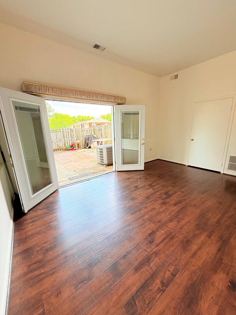 Building Photo - 4240 Embassy Dr