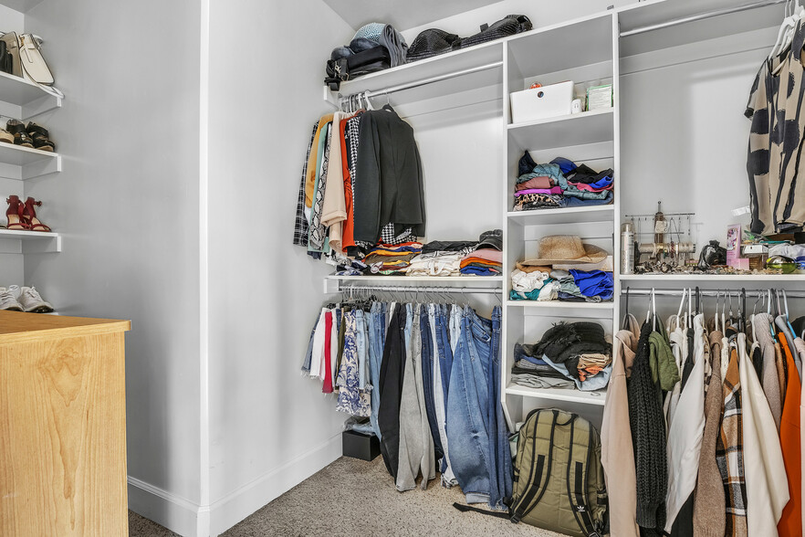 Walk-In Closet - 1273 N Baycrest Dr