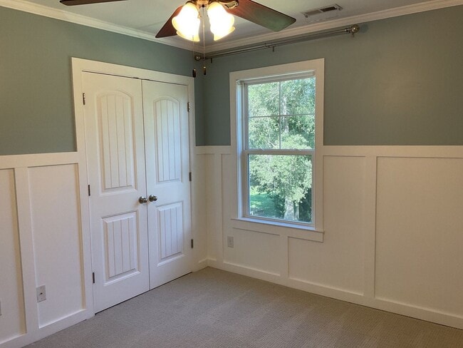 Building Photo - 4 Bedroom 2.5 Bathroom located in Old Mill...