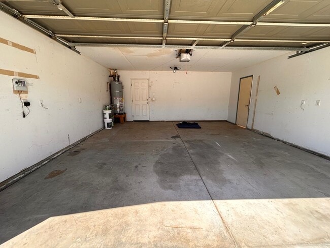 Building Photo - Nice home for rent in Visalia