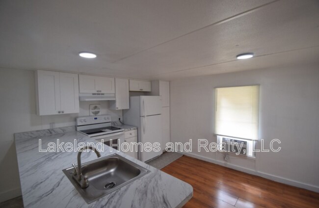Building Photo - 3306 Peachtree Hill Rd