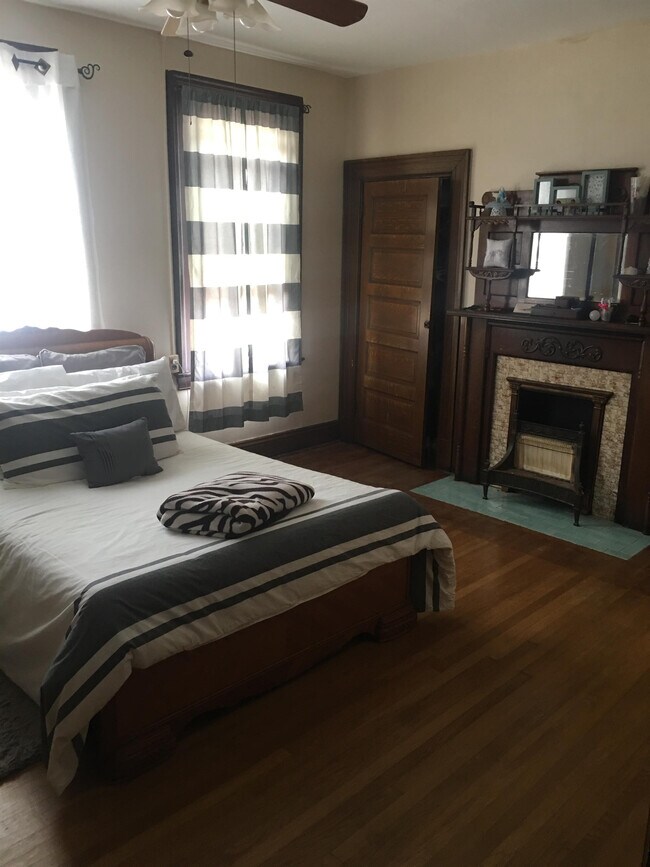 Building Photo - 2949 Zephyr Ave