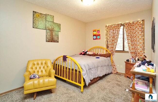 Building Photo - 4 Bedroom House for Rent