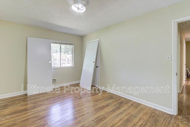 Building Photo - 2101 Delgado St