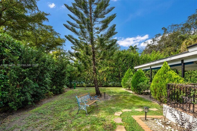 Building Photo - 10645 SW 89th Ct