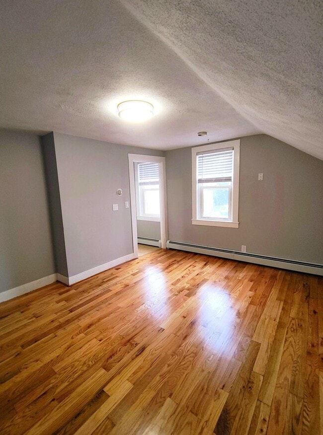 Building Photo - ****Pawtucket/Woodlawn Single Family - $2,...