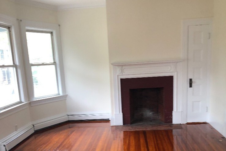 Building Photo - 18 University Ave