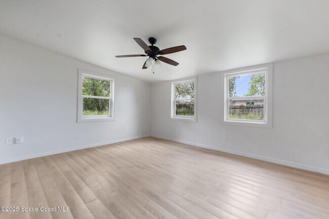 Building Photo - 418 N Fiske Blvd