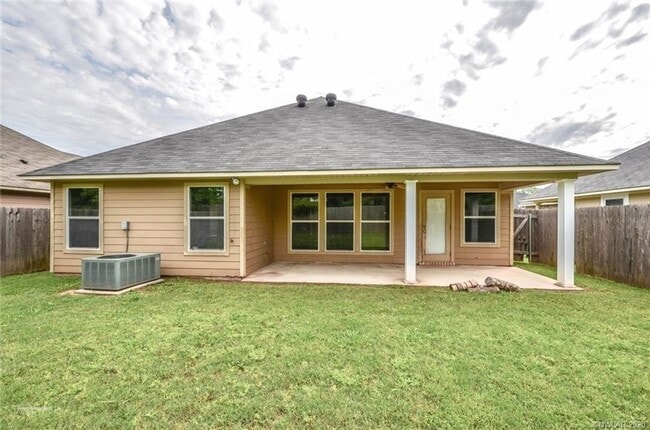 Building Photo - Savannah Place 3 Bed 2 Bath