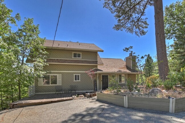 Primary Photo - Stylish Chalet with Lake Rights