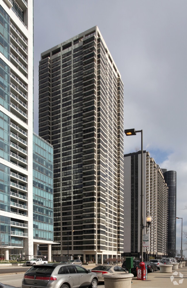 The Buckingham Chicago, IL Apartment Finder