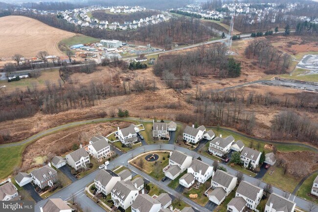 Building Photo - 311 Elmhurst Dr