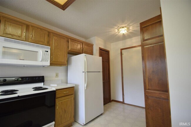 Building Photo - 7455 Montclair Dr