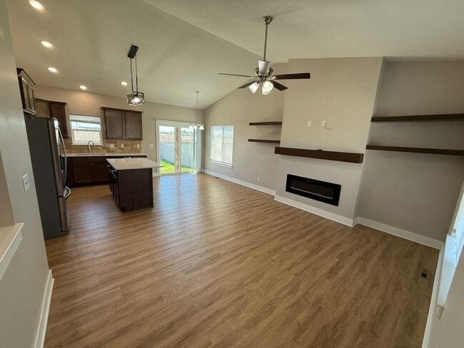 Building Photo - 5150 N Toben Dr