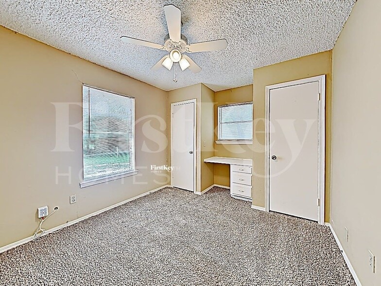 Building Photo - 4428 Sahara Pl