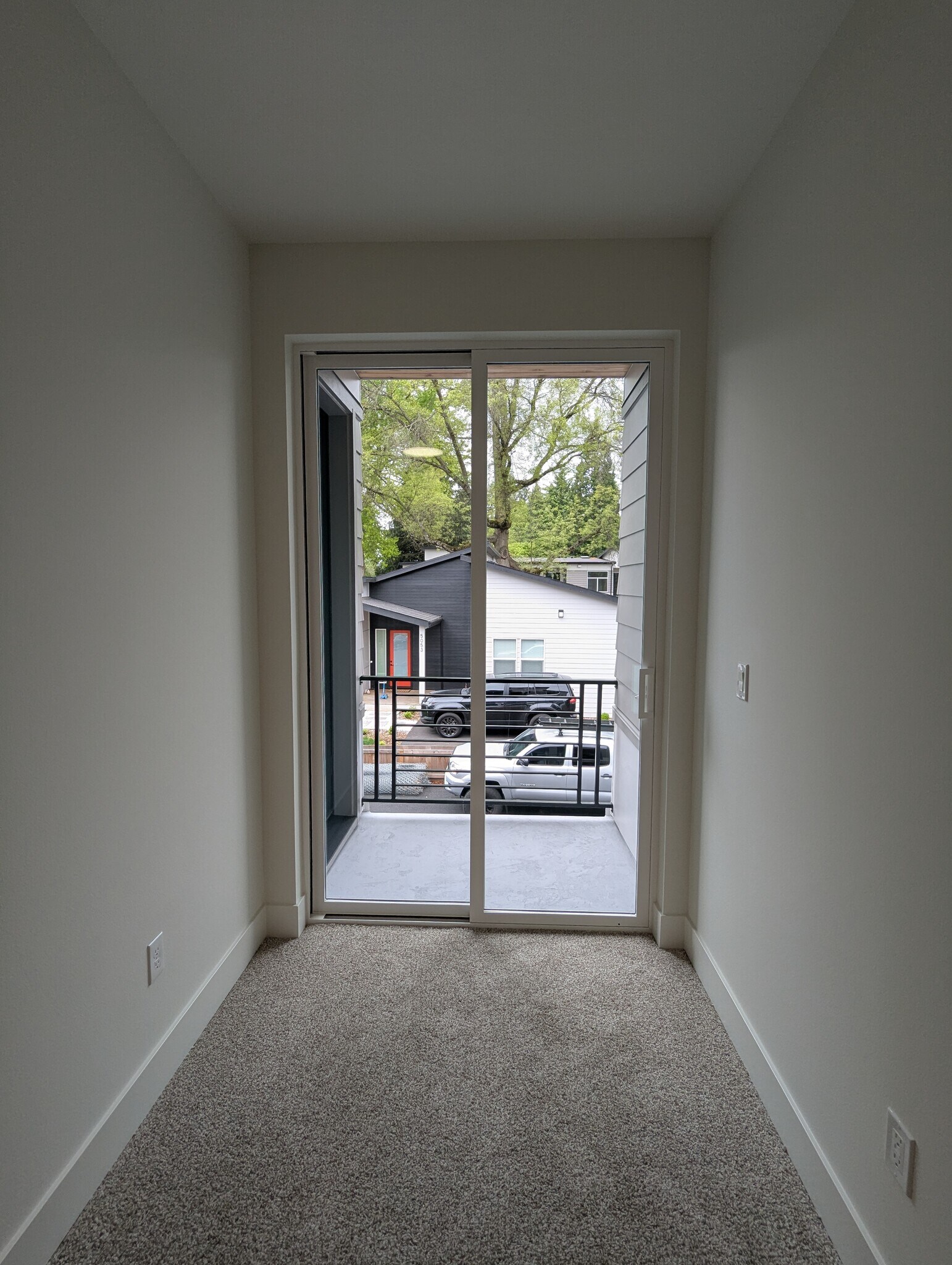 Building Photo - 5041 SE King Rd