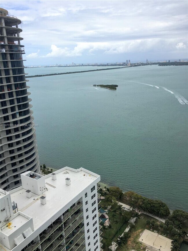 Building Photo - 1750 N Bayshore Dr
