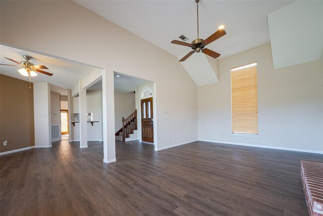 Building Photo - 606 Misty Creek Dr