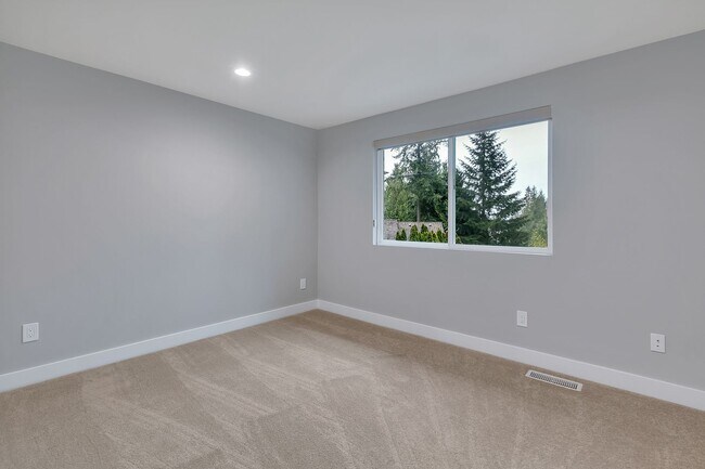 Building Photo - 4bed/2.25bath Stunning Remodeled Home on Expansive Wooded Lot in Woodinville
