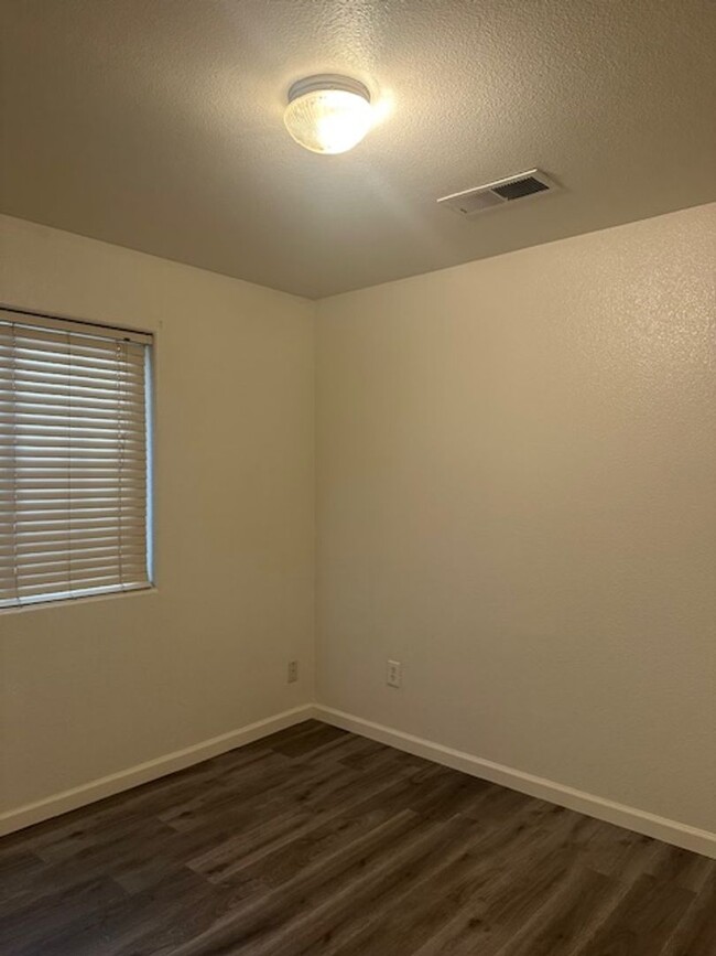 Building Photo - 6118 Royal Coach Cir