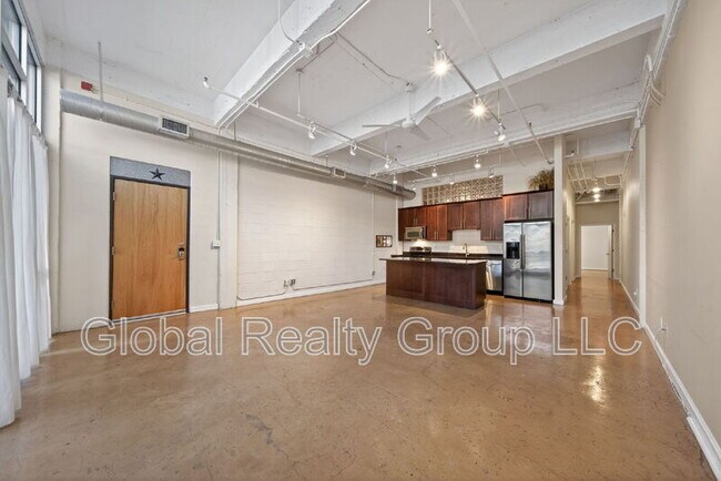 Building Photo - 1339 S Flores St