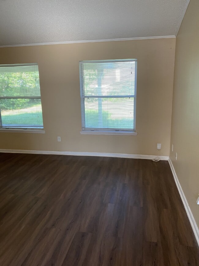 Building Photo - FOR RENT:  Charming 3-Bedroom Home with Sp...