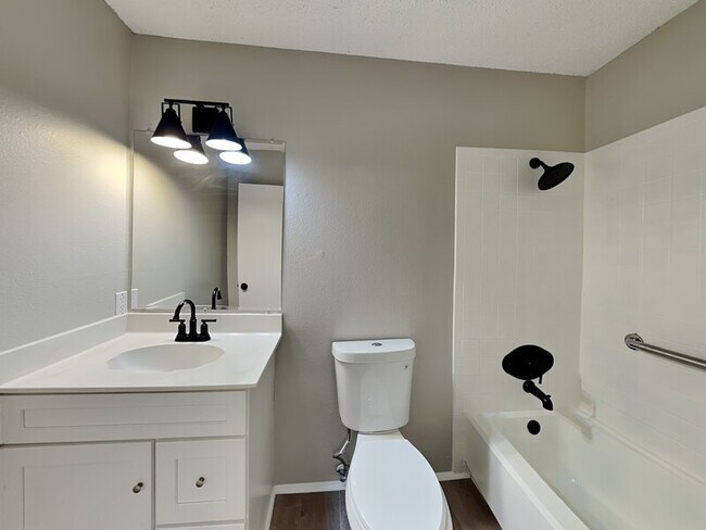 Building Photo - 8011 Manderly Pl